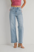 Load image into Gallery viewer, Straight Jeans With Stretch