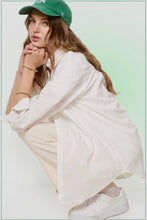 Load image into Gallery viewer, Crisp Cotton Button Down