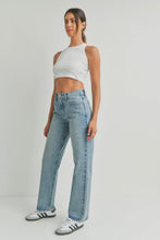 Load image into Gallery viewer, Straight But Loose Jeans
