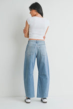 Load image into Gallery viewer, Classic Barrel Jeans