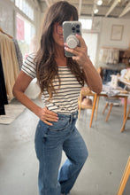 Load image into Gallery viewer, High Rise Loose Fit Jeans