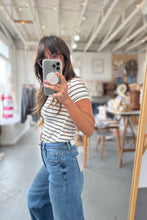 Load image into Gallery viewer, High Rise Loose Fit Jeans