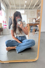 Load image into Gallery viewer, High Rise Loose Fit Jeans