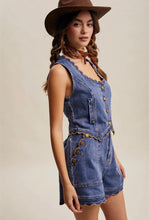 Load image into Gallery viewer, Scallop Edged Denim Shorts