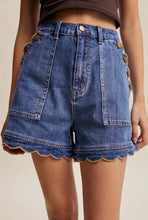 Load image into Gallery viewer, Scallop Edged Denim Shorts