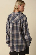 Load image into Gallery viewer, Oversized Vintage Flannel