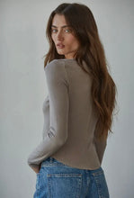 Load image into Gallery viewer, Button Down Henley