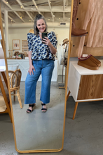 Load image into Gallery viewer, Cropped Straight Leg Jeans