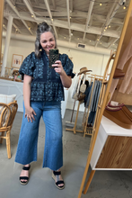 Load image into Gallery viewer, Cropped Straight Leg Jeans