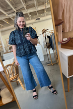 Load image into Gallery viewer, Cropped Straight Leg Jeans