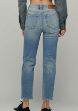 Load image into Gallery viewer, Classic Mom Jean With Stretch