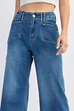 Load image into Gallery viewer, Cropped Straight Leg Jeans