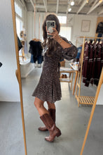 Load image into Gallery viewer, Peter Pan Collar Dress