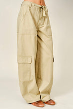 Load image into Gallery viewer, Baggy Cargo Pants