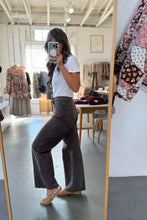 Load image into Gallery viewer, Relaxed Wide Leg Jean