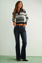 Load image into Gallery viewer, Mid-Rise Bootcut Jeans