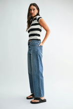 Load image into Gallery viewer, Booty Hugging Straight Jeans