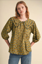 Load image into Gallery viewer, Double Scalloped Collar Top