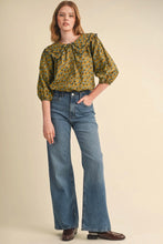 Load image into Gallery viewer, Double Scalloped Collar Top