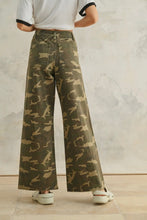 Load image into Gallery viewer, Camo Jeans
