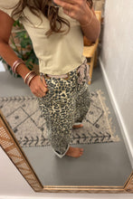 Load image into Gallery viewer, Leopard Loose Fitting Jean