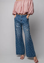 Load image into Gallery viewer, Pleated Heart Jeans
