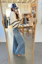 Load image into Gallery viewer, Mid-Rise Super Wide Leg Jeans