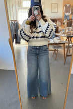 Load image into Gallery viewer, Mid-Rise Super Wide Leg Jeans